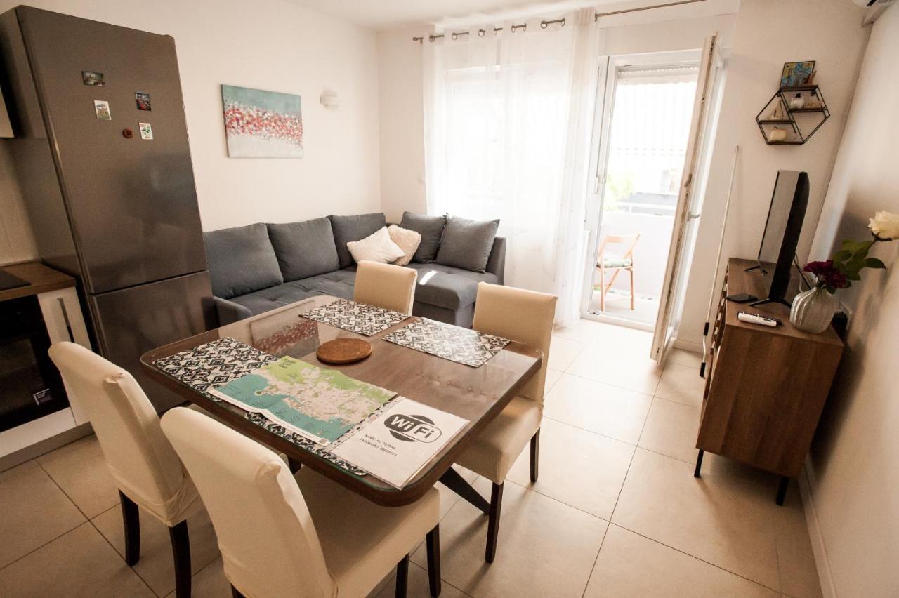 Apartment Little Violet - Balcony & Free Parking Zadar Exterior foto