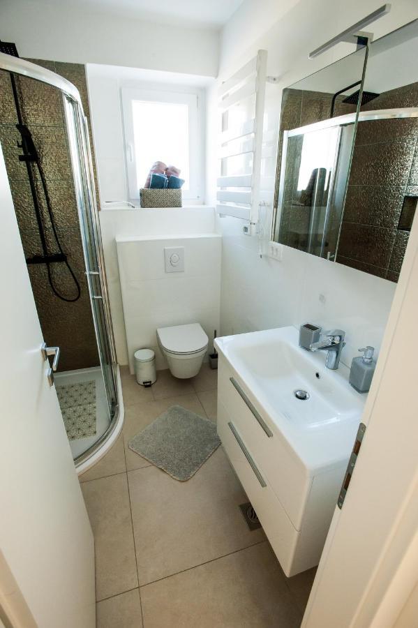 Apartment Little Violet - Balcony & Free Parking Zadar Exterior foto